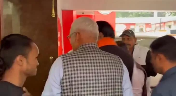 পাটনায় বিজেপি কার্যালয়ে এলেন দলীয় নেতা সম্রাট চৌধুরি