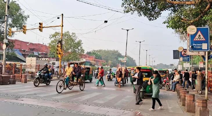 রেড ফোর্ট নয়, পর্যটকদের আকর্ষণ সামনের রেড সিগন্যাল