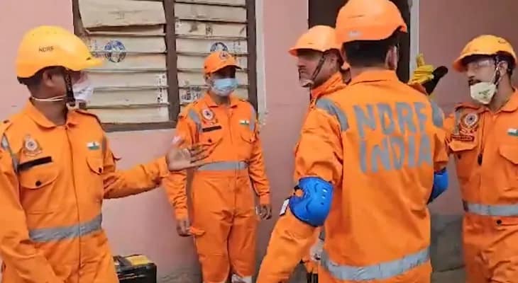 গ্রেটার নয়ডায় ভেঙে পড়ল একটি বাড়ির একাংশ, হতাহতের খবর নেই, অকুস্থলে উদ্ধারকারী দল