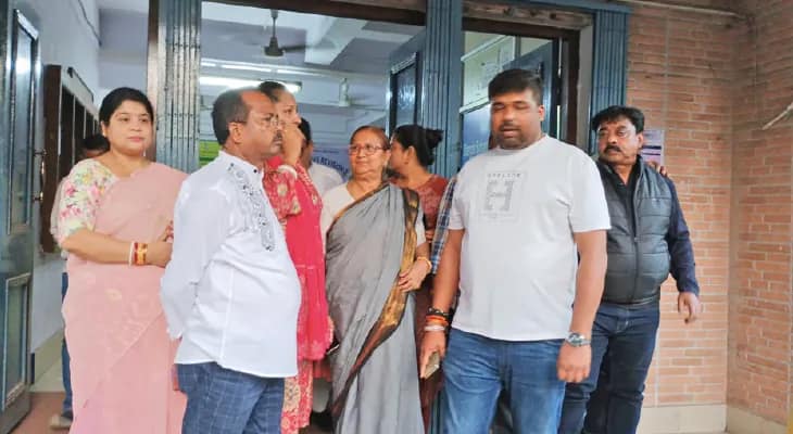 গোপাল শেঠের বিরুদ্ধে অনাস্থা ঘিরে  বনগাঁ পুরসভায় বিভক্ত কাউন্সিলাররা