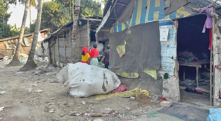 হঠাৎ উধাও বিশ্বাসপাড়ার ১০ পরিবার, এসআইআর আতঙ্ক! তুমুল শোরগোল মধ্যমগ্রামে