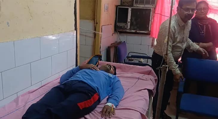 এসআইআরের কাজের চাপে অসুস্থ পূর্ব বর্ধমানের কাটোয়ায় ১৪৭ নম্বর বুথের বিএলও শুকদেব দাস, ভর্তি হাসপাতালে