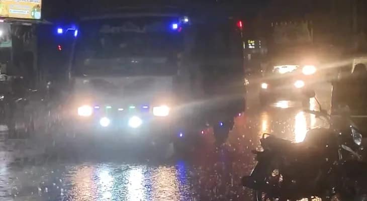 তামিলনাড়ুর তিরুভাল্লুরে প্রবল বৃষ্টি
