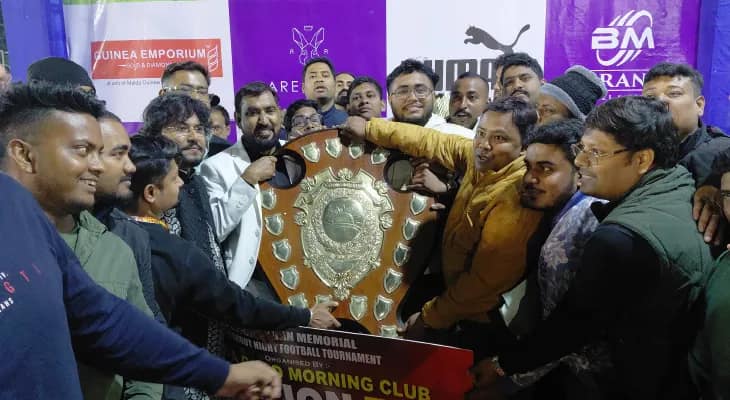 ইংলিশবাজারে ফুটবল টুর্নামেন্টে সেরা মহদিপুর পিজি ফ্যান ক্লাব