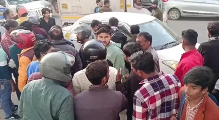 গাজিয়াবাদে অ্যাপ-ক্যাব চালকের উপরে ছুরি হামলা