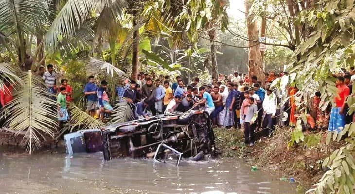 ‘গাড়ির দরজার কাচ খুলে কোনওরকমে বেরিয়েছি’, এখনও আতঙ্কে ছোট্ট প্রিয়ম