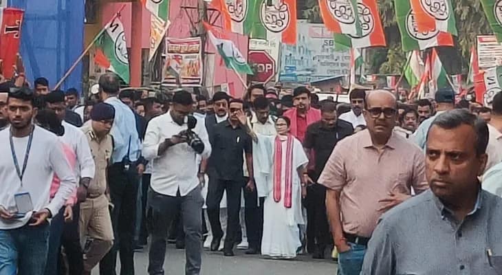 চাঁদপাড়া থেকে ঠাকুরনগর পর্যন্ত পদযাত্রা মুখ্যমন্ত্রী মমতা বন্দ্যোপাধ্যায়ের