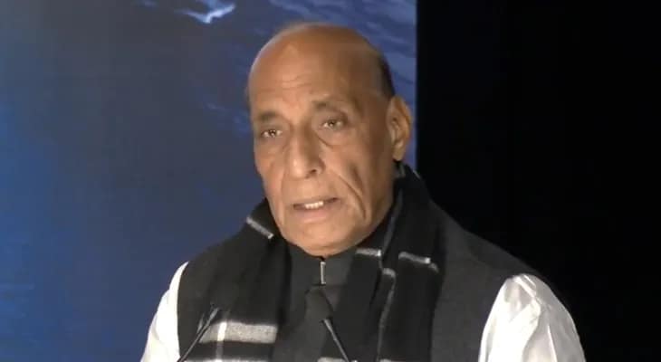 দিল্লির সভায় বক্তব্য রাখছেন প্রতিরক্ষামন্ত্রী রাজনাথ সিং