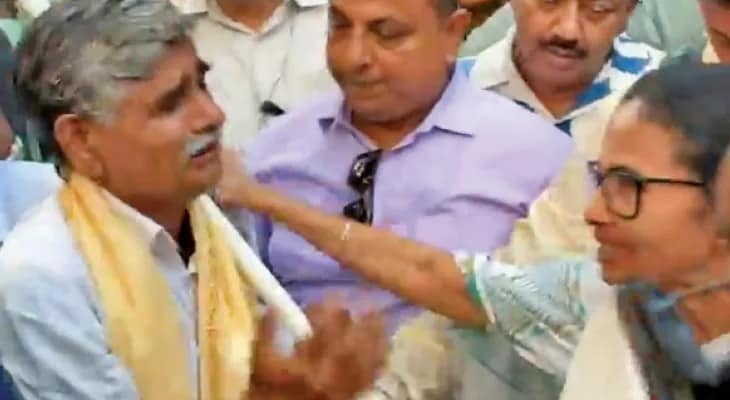 ‘মা তুমি ছাড়া কেউ নেই, আমাদের একটু দেখো’, মুখ্যমন্ত্রীকে কাছে পেয়ে আবেগতাড়িত বৃদ্ধ