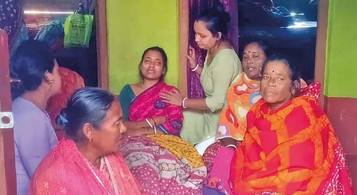 এক সপ্তাহ পরেই স্কুল ছাড়ার কথা ছিল শৌভিকের, কান্নাভেজা কণ্ঠে বললেন মা! উলুবেড়িয়ায় শোকে পাথর তিন পরিবার