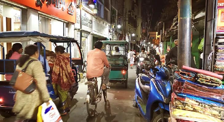 নবদ্বীপে রাজার বাজার মোড় থেকে থানার রাস্তা পর্যন্ত নিত্য যানজট, সমস্যা স্থানীয়দের