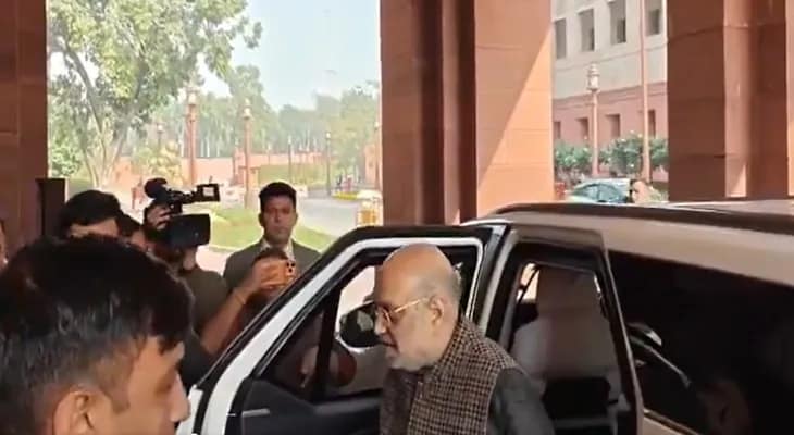 সংসদে সংবিধান দিবসের অনুষ্ঠানে যোগ দেওয়ার জন্য পৌঁছলেন কেন্দ্রীয় স্বরাষ্ট্রমন্ত্রী অমিত শাহ