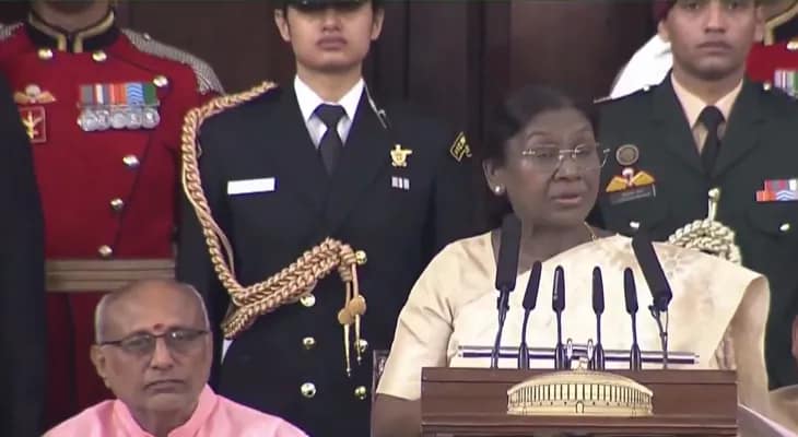 সংবিধান দিবসে সংসদে বক্তব্য রাখছেন রাষ্ট্রপতি দ্রৌপদী মুর্মু