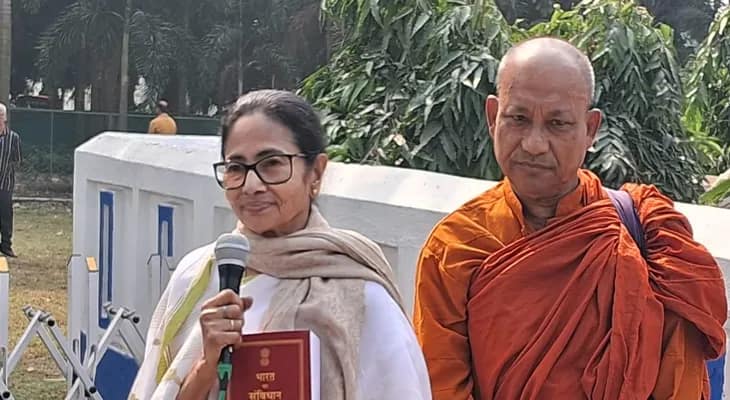 দেশে ঝুট আর লুট চলছে: মুখ্যমন্ত্রী