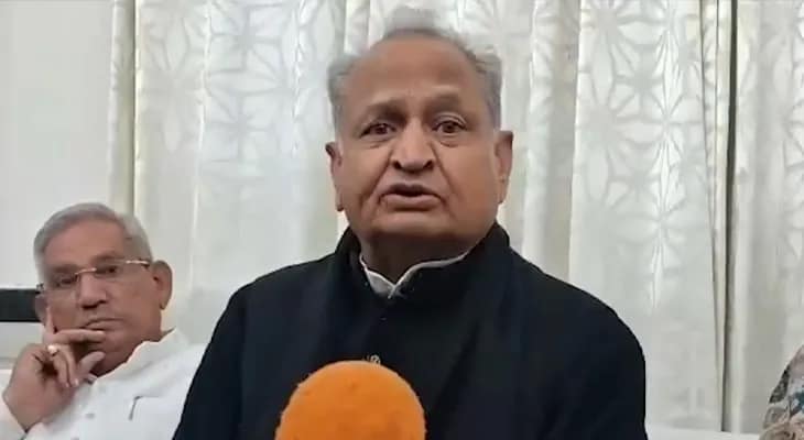 রাজস্থানের সিকরে বক্তব্য রাখছেন কংগ্রেস নেতা অশোক গেহলট
