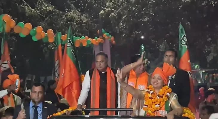 দিল্লির দক্ষিণপুরী এলাকায় মুখ্যমন্ত্রী রেখা গুপ্তার রোড শো