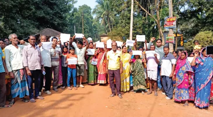 ঘাটালে দেবের প্রস্তাব ‘অগ্রাহ্য’ করে অন্যত্র ব্রিজ নির্মাণের সিদ্ধান্ত, বিক্ষোভে বাসিন্দারা