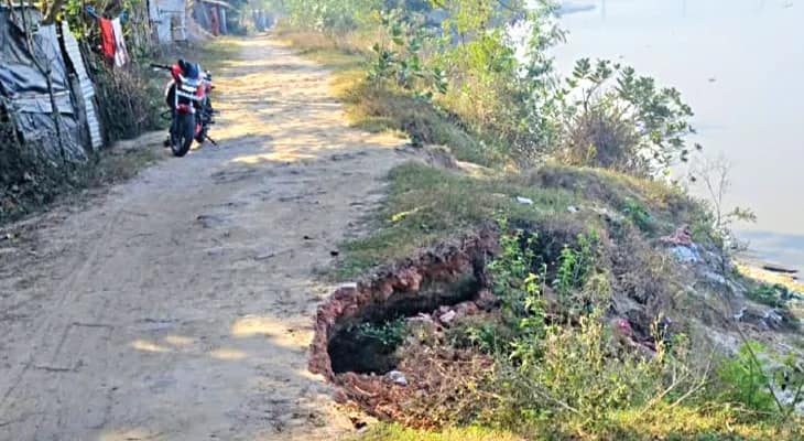 নবদ্বীপের ফরেস্টডাঙা গ্রামের গুরুত্বপূর্ণ রাস্তা এখনও মাটির, উদাসীন প্রশাসন
