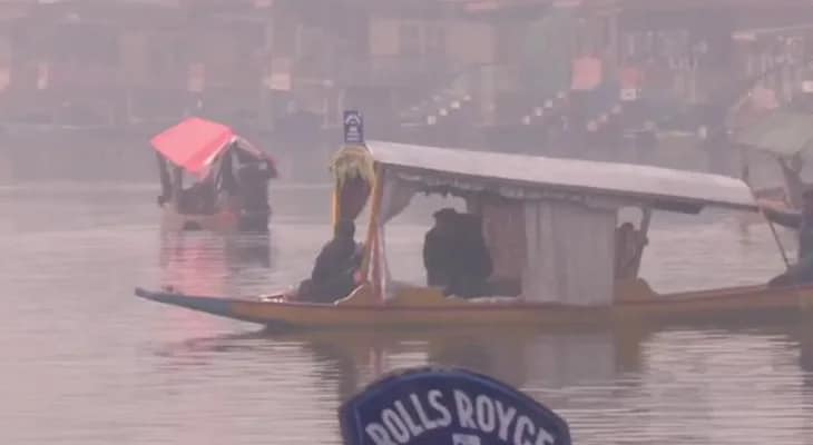 কাশ্মীরে ক্রমশ নামছে পারদ, শনিবার সকালে শ্রীনগরের তাপমাত্রা মাইনাস ৩.১ ডিগ্রি