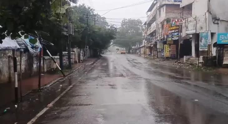 ঘূর্ণিঝড়ের প্রভাবে তামিলনাড়ুতে শুরু হয়েছে ঝড়-বৃষ্টি