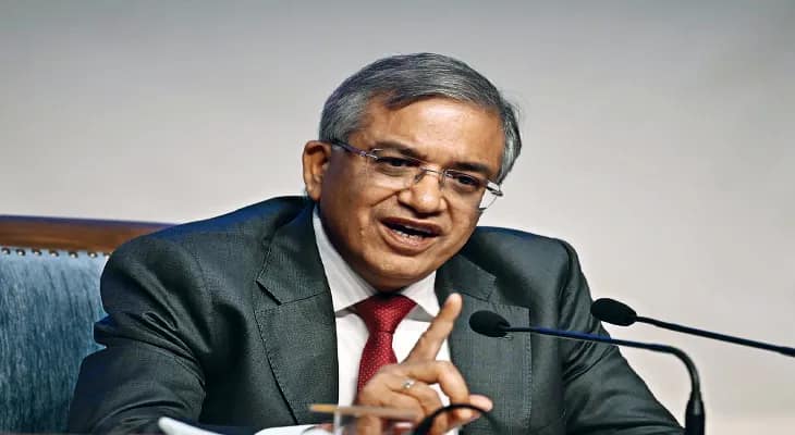 খলনায়ক কমিশন... সবার কাছে