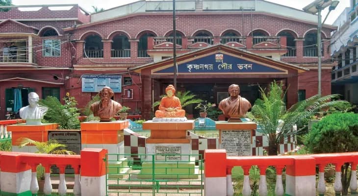 ১০০ অস্থায়ী কর্মীকে বসিয়ে দিচ্ছে পুরসভা, কাজে নিষ্ক্রিয়তার অভিযোগ কৃষ্ণনগরে