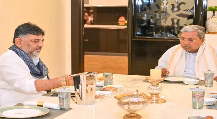 ব্রেকফাস্ট রাজনীতি: কর্ণাটকের উপ মুখ্যমন্ত্রী ডি কে শিবকুমারের বাসভবনে গেলেন মুখ্যমন্ত্রী সিদ্ধারামাইয়া