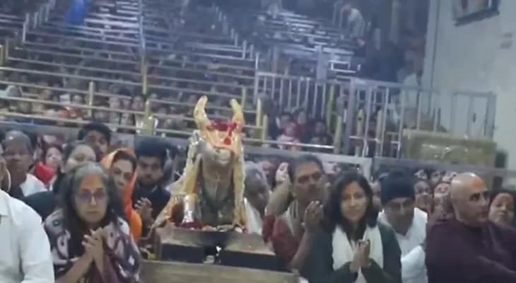 মধ্যপ্রদেশের উজ্জয়িনীতে মহাকালেশ্বরের মন্দিরে পুজো দিলেন বিশ্বকাপজয়ী ভারতীয় মহিলা ক্রিকেট দলের সদস্য স্নেহ রানা