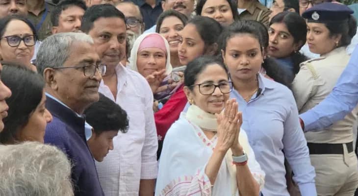 মুর্শিদাবাদের বহরমপুরে পৌঁছলেন মুখ্যমন্ত্রী মমতা বন্দ্যোপাধ্যায়