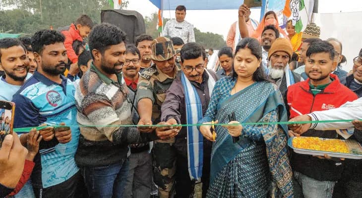 যদুপুরে ৩ কিমি রাস্তার শিলান্যাস মালদহ জেলা পরিষদের সভাধিপতি লিপিকার