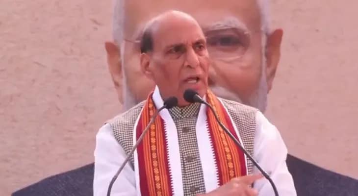 গুজরাতের ভদোদরায় সর্দার সভার অনুষ্ঠানে বক্তব্য রাখছেন প্রতিরক্ষামন্ত্রী রাজনাথ সিং