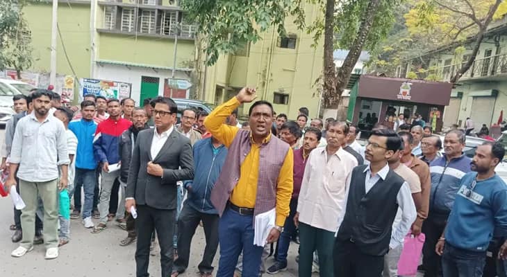 ক্ষতিপূরণ ছাড়াই জমির উপর দিয়ে গ্যাসের পাইপ লাইন, বিক্ষোভ কৃষকদের