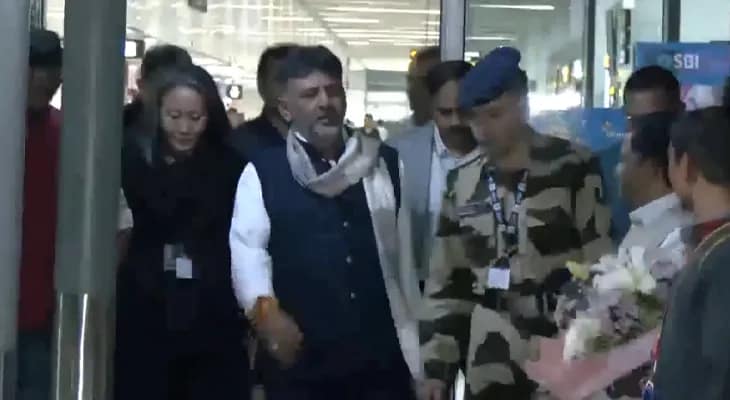 দিল্লিতে পৌঁছলেন কর্ণাটকের উপ-মুখ্যমন্ত্রী ডিকে শিবকুমার