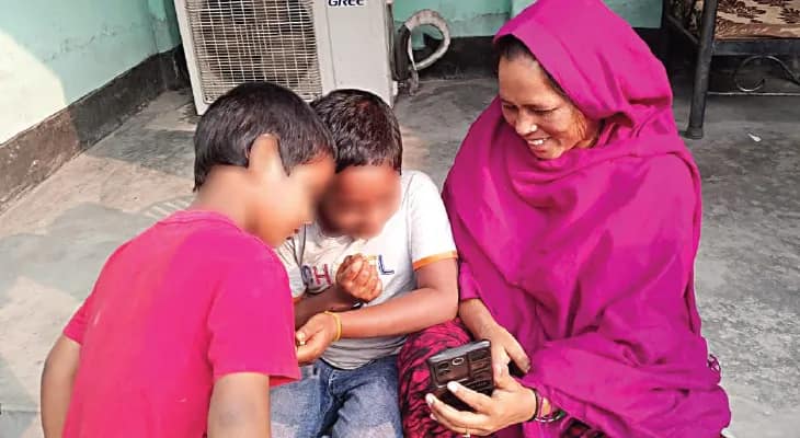 বাংলাদেশ থেকে ভিডিওকলে কথা, সোনালির ফেরার অপেক্ষায় বাবা