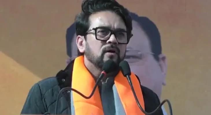 হিমাচলের ধরমশালার সভায় বক্তব্য রাখছেন বিজেপি সাংসদ অনুরাগ ঠাকুর
