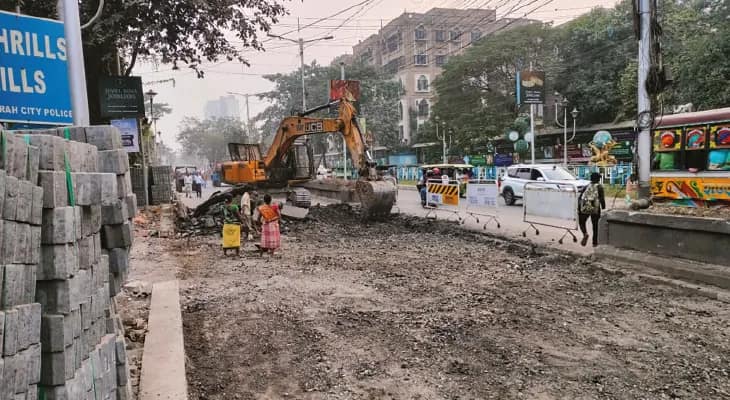 অবশেষে বেহাল ফোরশোর রোড সংস্কারের কাজ শুরু কেএমডিএর