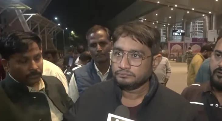 ইন্ডিগোর একাধিক উড়ান বাতিলের প্রতিবাদে জয়পুর বিমানবন্দরে যাত্রীদের বিক্ষোভ