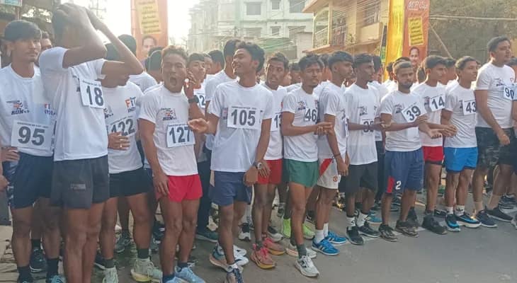 শনিবার সকালে ম্যারাথনের মধ্যে দিয়ে জলপাইগুড়িতে শুরু হল এমপি কাপ
