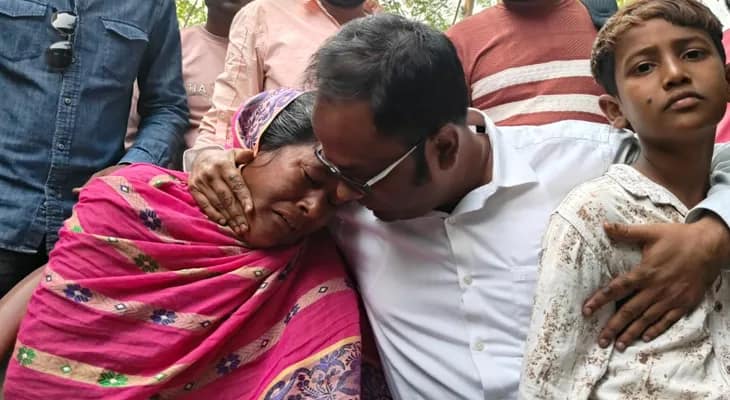 বাংলাদেশে আটকে থাকা সুইটি বিবির মায়ের সঙ্গে দেখা করলেন তৃণমূল সাংসদ সামিরুল ইসলাম