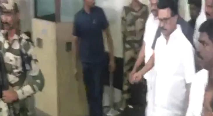 মাদুরাই বিমানবন্দরে পৌঁছলেন তামিলনাড়ুর মুখ্যমন্ত্রী এম কে স্ট্যালিন