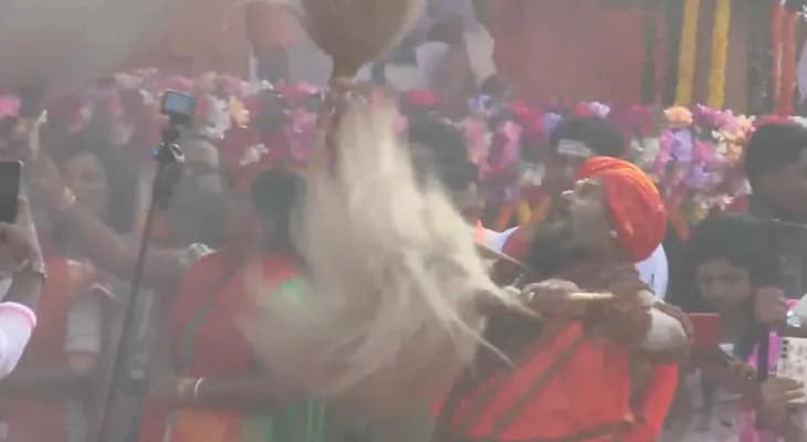 ব্রিগেডে শুরু হল লক্ষ কণ্ঠে গীতাপাঠের অনুষ্ঠান
