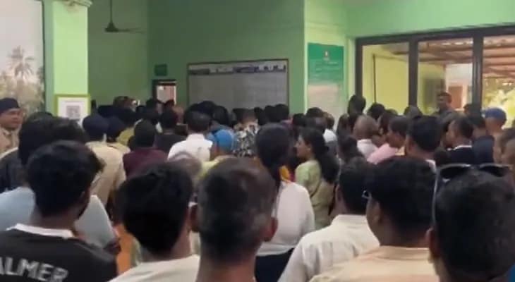 গোয়ার নৈশক্লাবে অগ্নিকাণ্ড: দোষীদের বিরুদ্ধে ব্যবস্থার দাবিতে অঞ্জুনা থানার বাইরে বিক্ষোভ