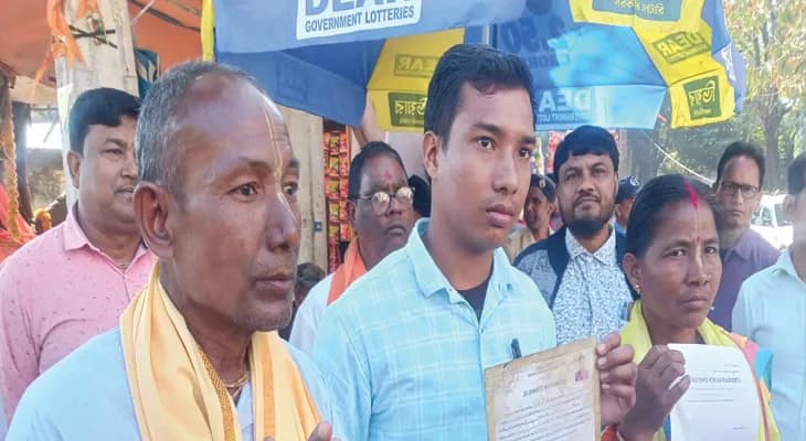 কোচবিহারে মুখ্যমন্ত্রীর সঙ্গে দেখা করতে হাজির উকিল বর্মন