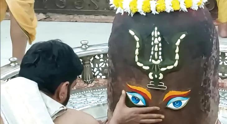 মধ্যপ্রদেশের উজ্জয়িনীতে মহাকালেশ্বর মন্দিরে চলছে ভস্ম আরতি