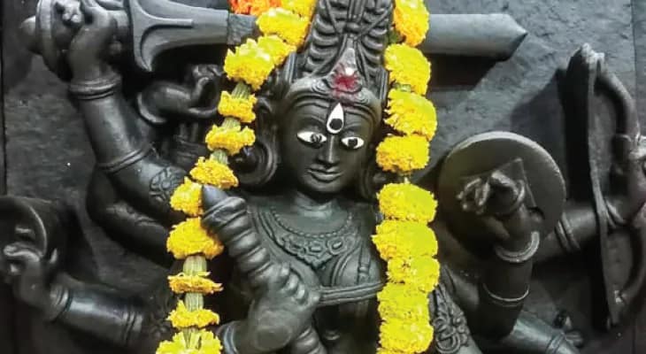 অঘ্রাণে দুর্গাপুজো! বন্দ্যোপাধ্যায়দের মন্দিরে প্রস্তুতি তুঙ্গে