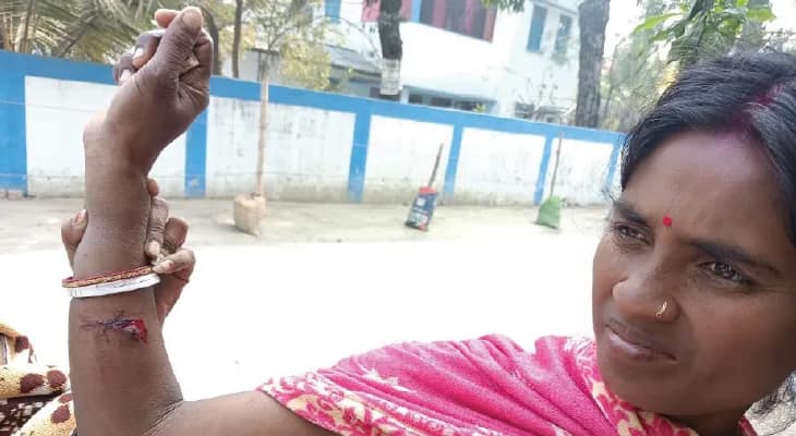 চোর অপবাদ, খুঁটিতে বেঁধে বধূকে অত্যাচার, আক্রান্ত মা’ও, অভিযুক্ত স্বামী, শ্বশুর-শাশুড়ি