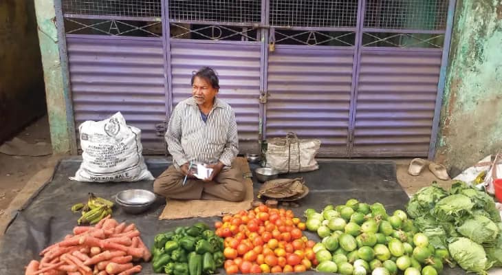 টাস্কফোর্সের অভিযানই সার, পুরুলিয়ায় সবজি কিনতে পকেটে ছ্যাঁকা মধ্যবিত্তের