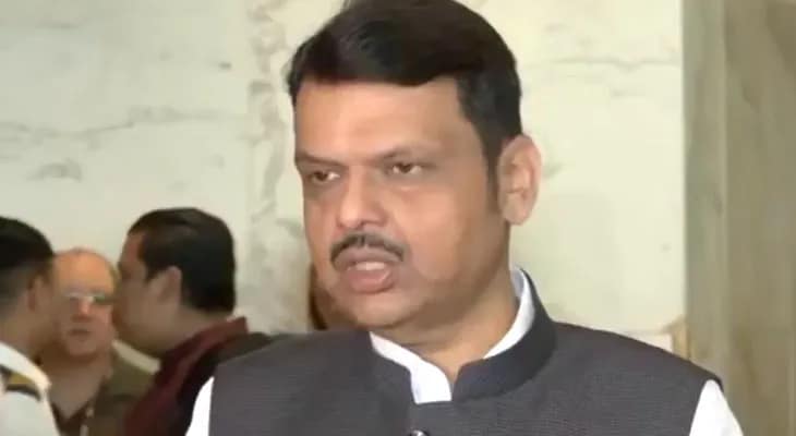 মুম্বইতে বক্তব্য রাখছেন মহারাষ্ট্রের মুখ্যমন্ত্রী দেবেন্দ্র ফড়নবিশ