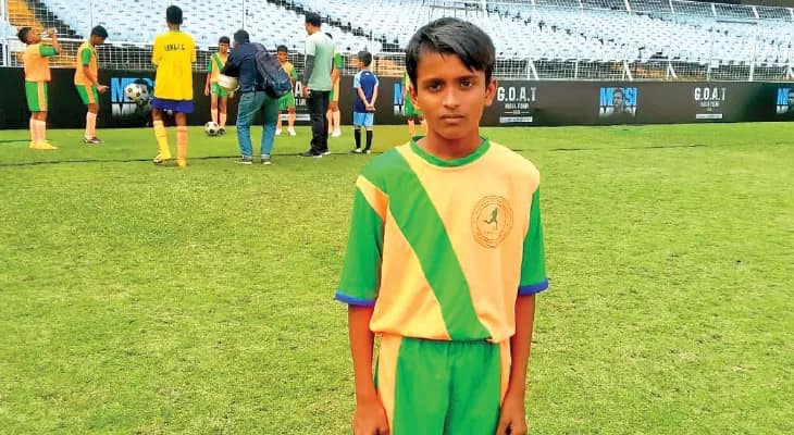 রিষড়ার ভাঙা ঘরে লিও মেসিই চাঁদের আলো