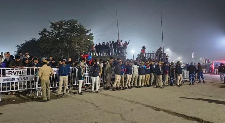 বিশ্বকাপজয়ী ফুটবলারের জন্য কঠোর নিরাপত্তা, পুলিশে ছয়লাপ দমদম বিমানবন্দর